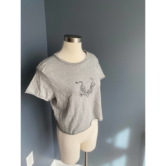 Glassons gray crop top with tigers, size small - Picture 5 of 9